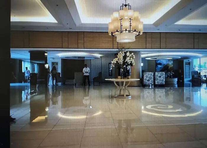 Aparthotel Shell Residences Moa, Near Airport, Fast Wifi *
